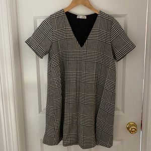 Zara Trf Collection,  V Neck and short sleeves dress  - Size: S
